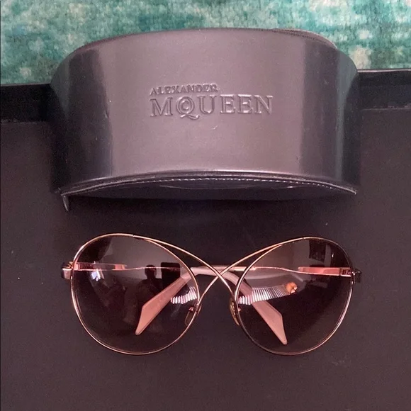 Alexander McQueen | Accessories | Vintage Alexander Mcqueen  display picture 2